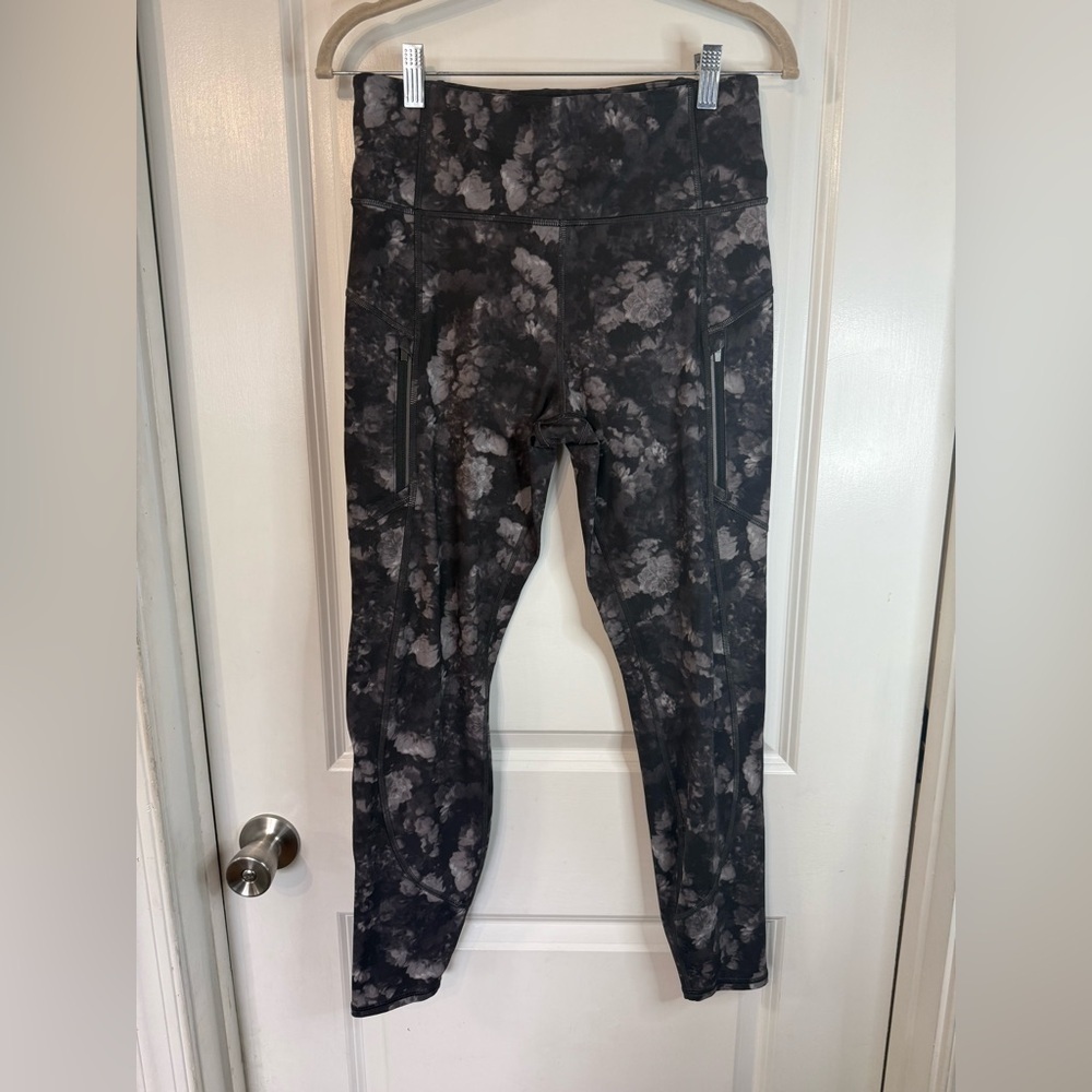 Athleta Women’s Frozen Floral Gray Rainier Printed Tights - Size Medium
